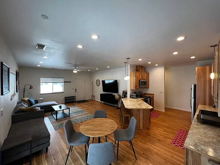 402 Mountain View Dr — Photo 9
