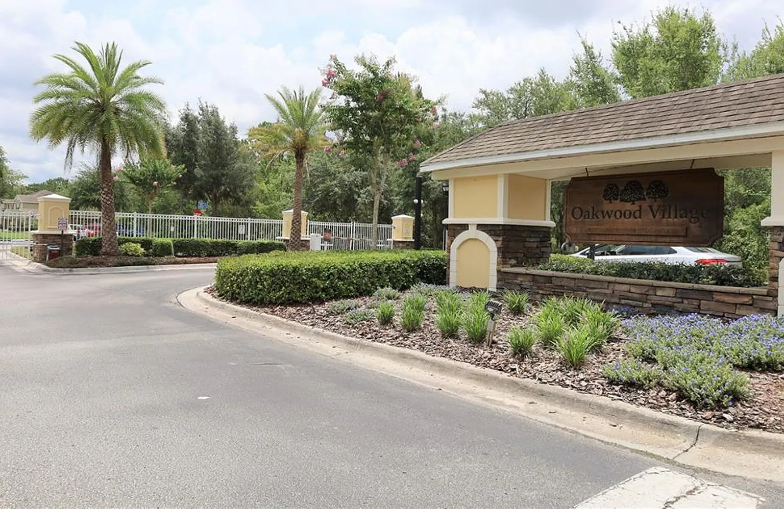 Reduced Rent! Beautiful Townhome In The Heart Of New Tampa! — Photo 3