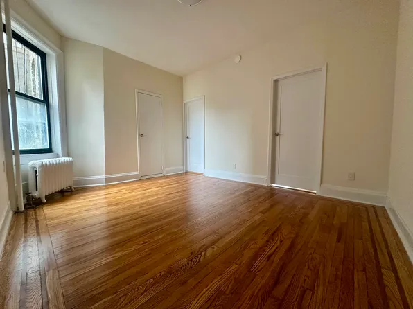 115 Washington Place image 2 of 8