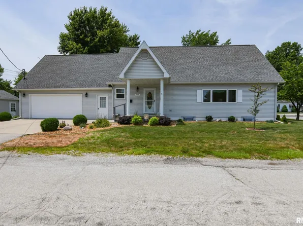 822 E Bidwell St, Taylorville, IL 62568