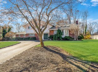 23 Highfield Dr, Dix Hills, NY 11746