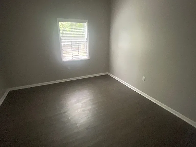 137 Sivley Ave — Photo 13