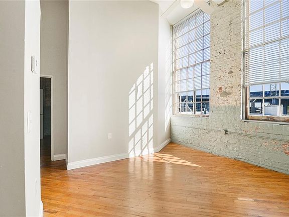 3rd image of 920 Poeyfarre St APT 355