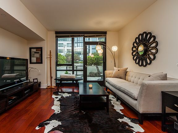 2nd image of 260 King St Unit 421