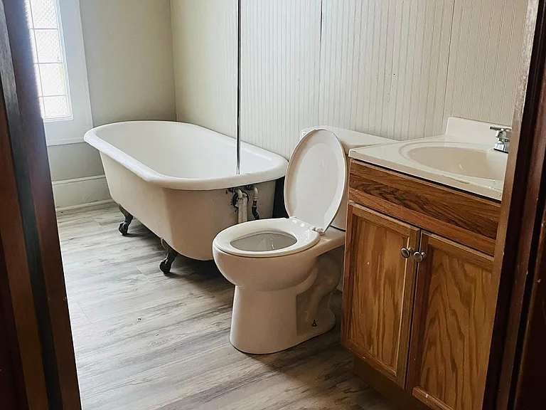 2135 W Juneau Ave — Photo 10