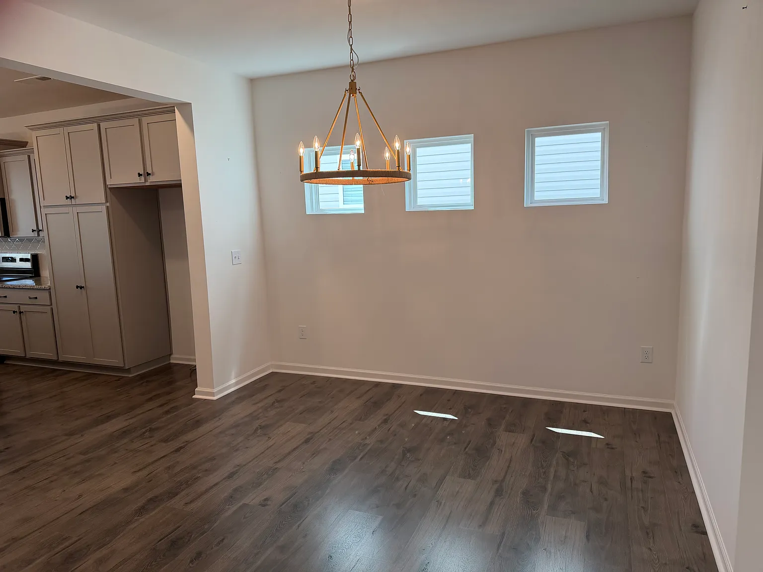 5 bed, 3036 sqft, $2,700 — Photo 4