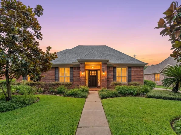 1703 S Medio River Cir, Sugar Land, TX 77478