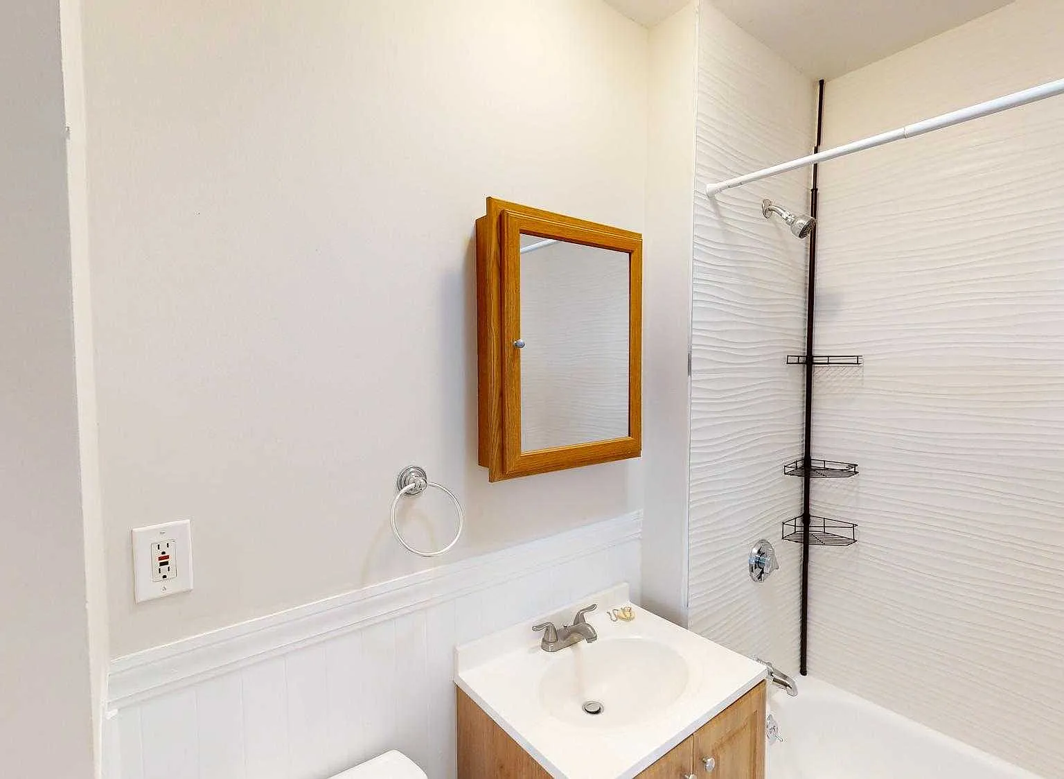 3 bed, $3,000 — Photo 2