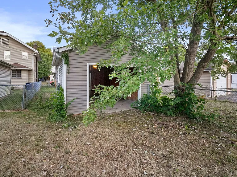 112 Linden Ave — Photo 28