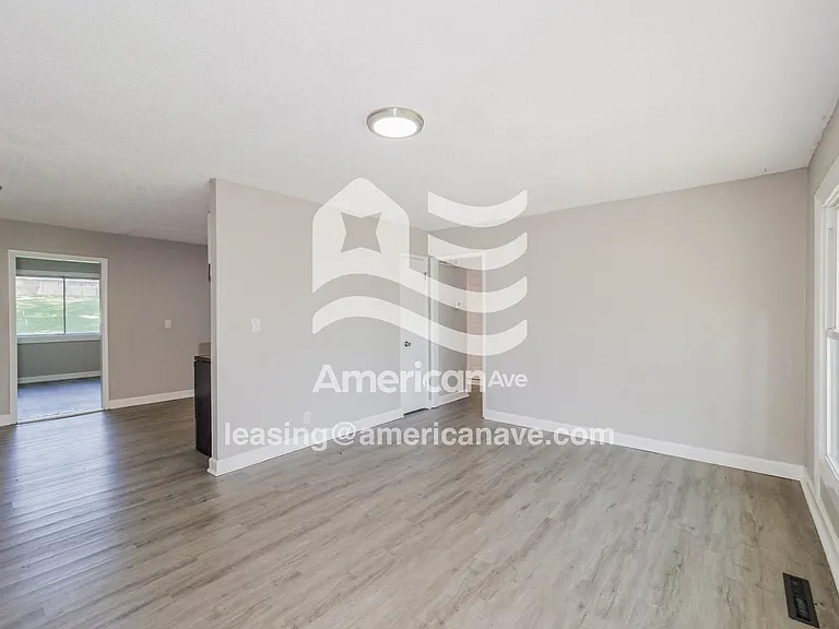 1308748_002_living_room_2.jpg