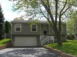 920 Pershing Dr, Wauconda, IL