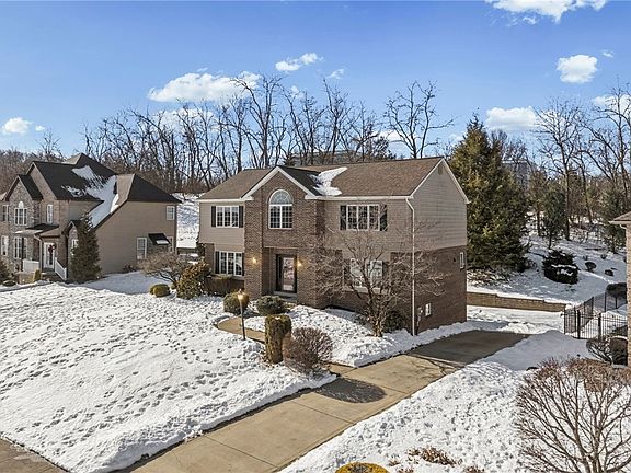 2nd image of 112 Field Club Dr W