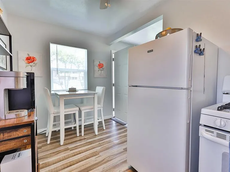 520 Delaware St — Photo 16