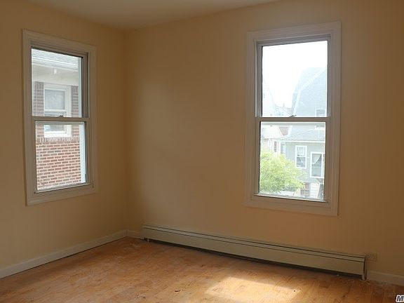 4th image of 159 Beach 119th St