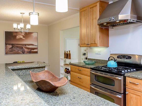 5th image of 416 Cullen Dr