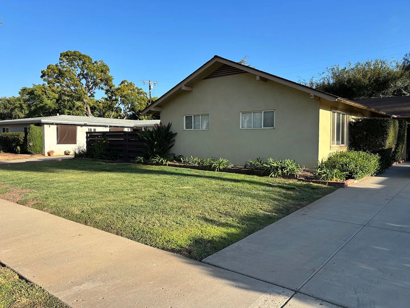 Charming Updated 3 Bedroom / 2 Bath Goleta Home - Dog Friendly! — Photo 2