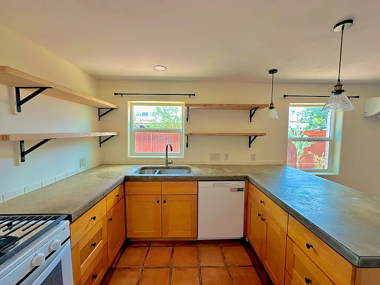 1231 N Belvedere Ave — Photo 2