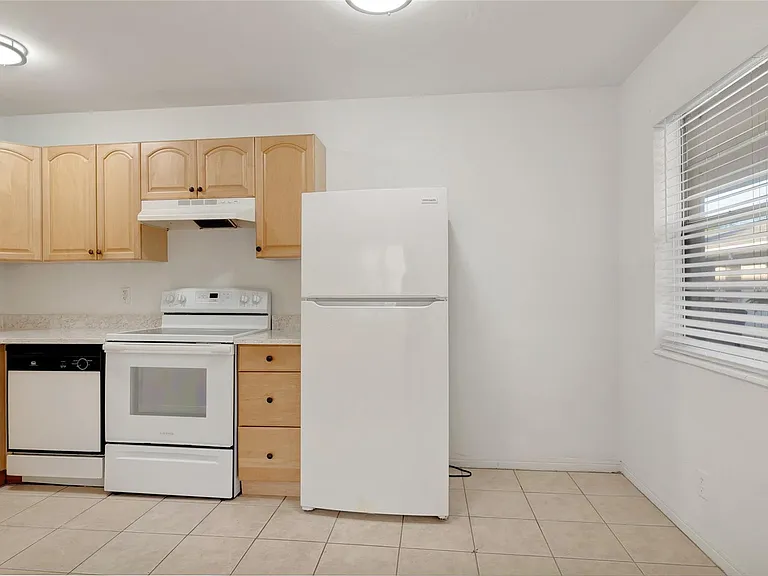 709 SE 15th St #1 — Photo 14