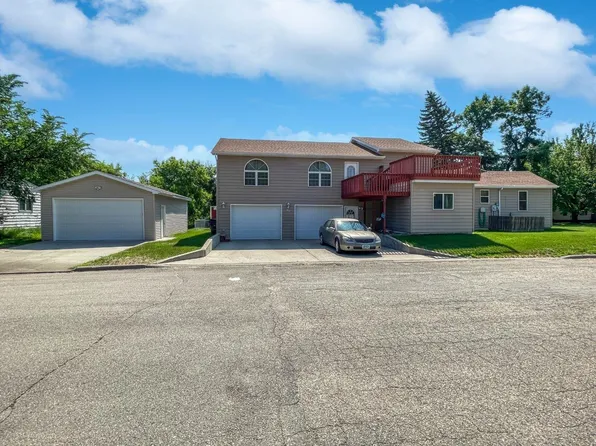 302 4th St W, Velva, ND 58790