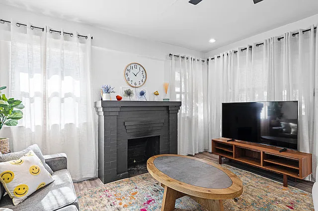 3 bed, 1247 sqft, $4,600 — Photo 3