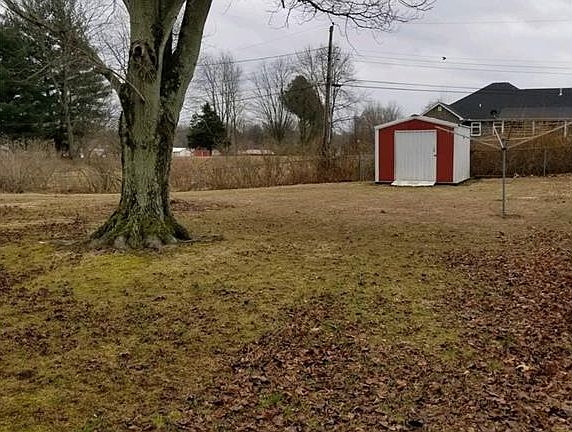 3rd image of 641 W Hawthorne Dr