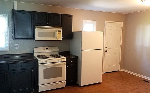 3rd image of 1825 E Sauk Trl