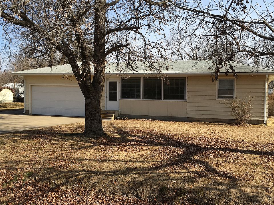 1st image of 210 N Magnolia Ave