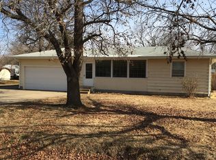 210 N Magnolia Ave, Newkirk, OK 74647