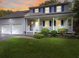 3490 Cherokee Cir, Syracuse, NY 13215