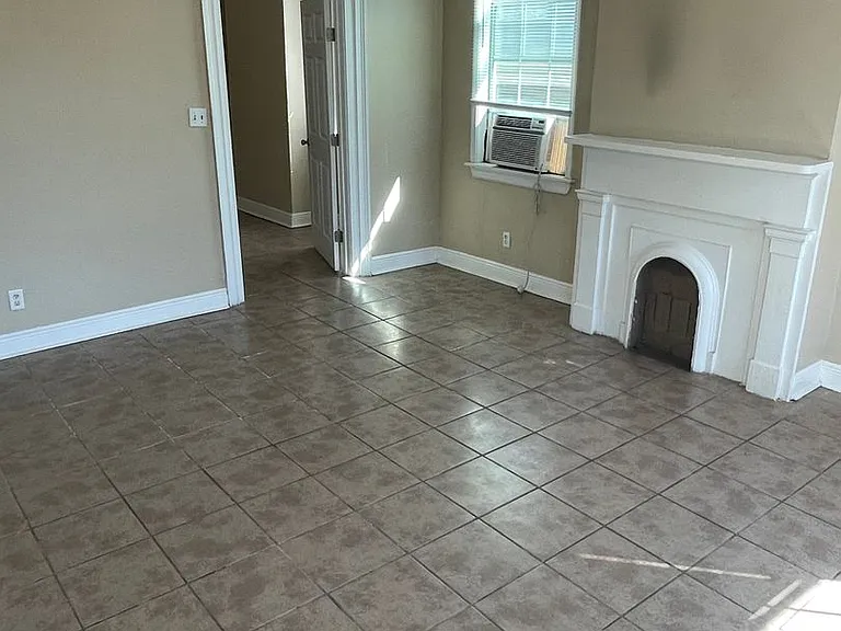 2311 Baronne St #B — Photo 10