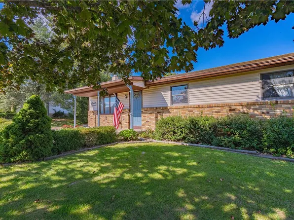 1318 Oakhurst Dr, Slatington, PA 18080