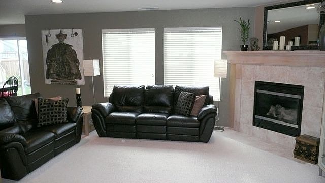 Family Room w/Gas Fireplace