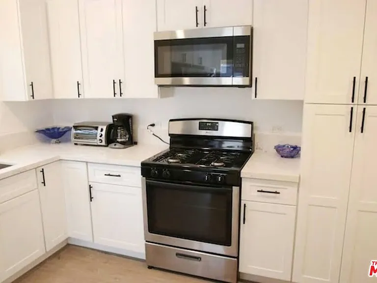 8719 Yorktown Ave — Photo 7