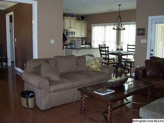 4th image of 4627 Carriage Ln
