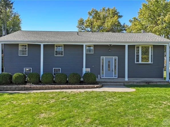 3811 Greenbriar Dr, Fairborn, OH 45324