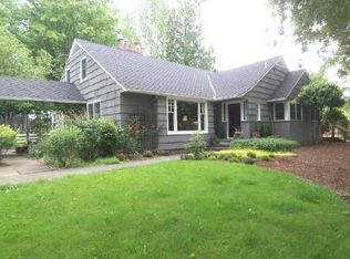 8635 SW Fairway Dr, Portland, OR 97225