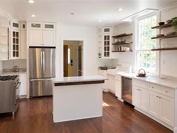 5th image of 2528 College St