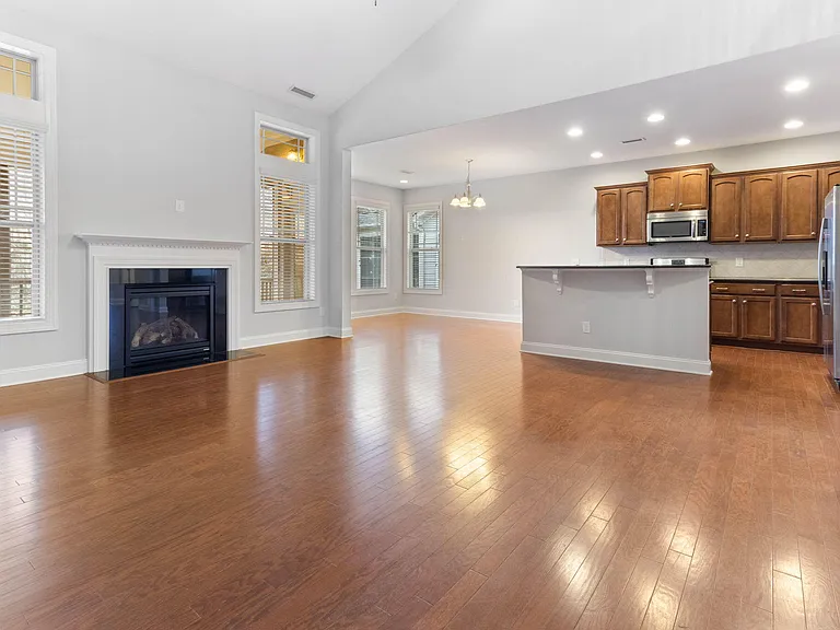 1528 Lily Creek Dr — Photo 6