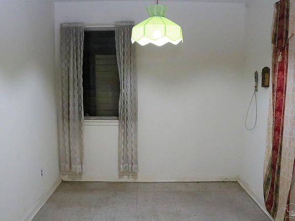 3rd image of 8 Archer Ave