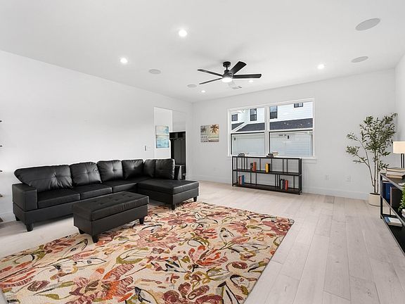 4th image of 1500 Sylvan Glade Rd #1B