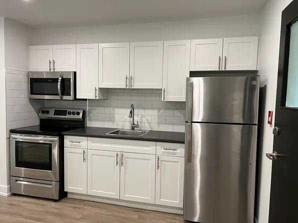 343 Saint Paul St #3, Burlington, ON L7R 3K2