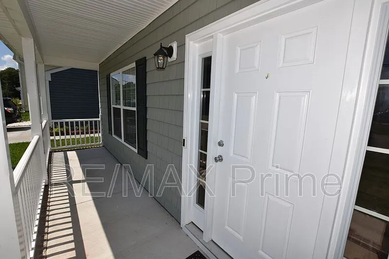 5 bed, 3.5 bath, 2400 sqft, $2,500 — Photo 3