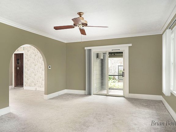 3rd image of 2720 Oakwood Ave NE