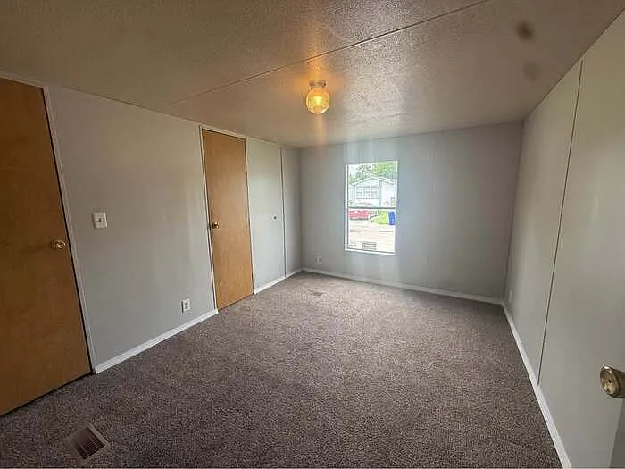 3 bed, 2.0 bath, $950 — Photo 4