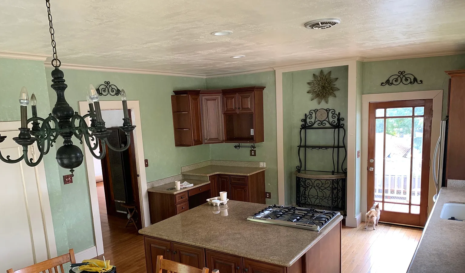 343 High St APT B photo 1
