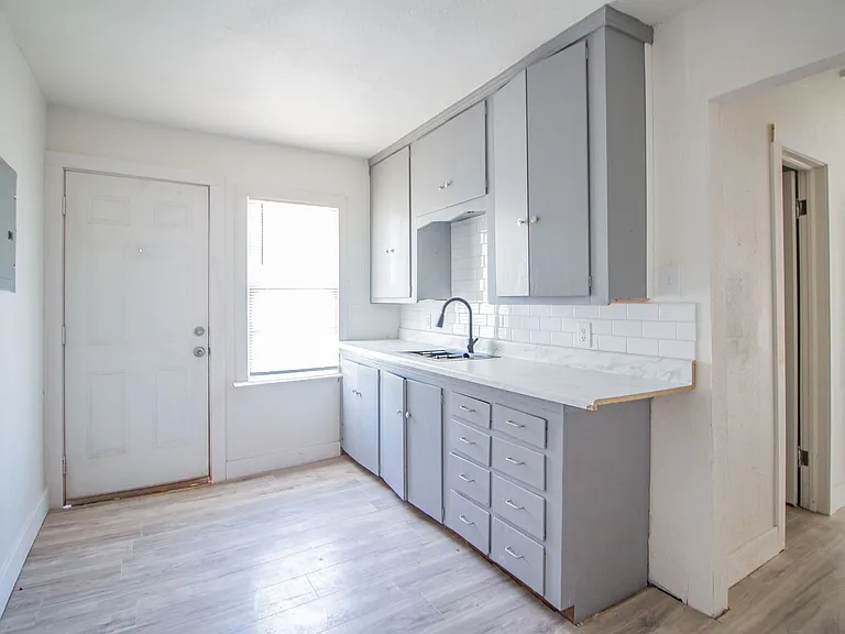 302 Avenue U — Photo 9