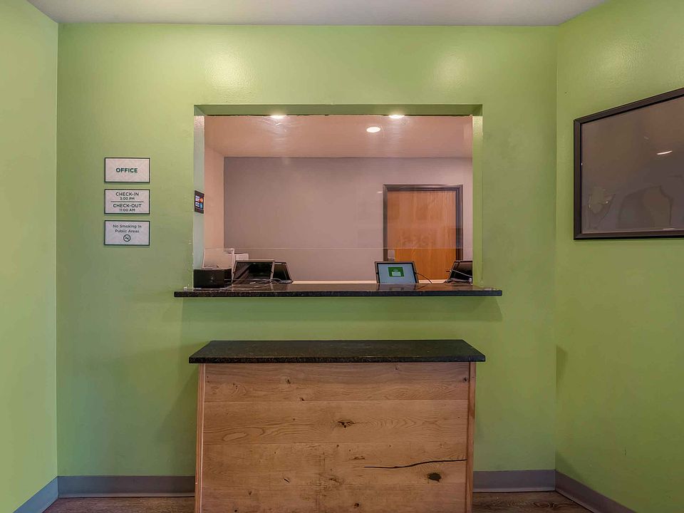 Lobby and Guest Check-in
