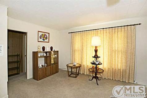 4th image of 567 Wayside Dr