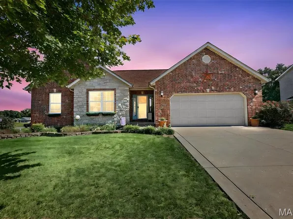 4540 Baywood Ln, Smithton, IL 62285