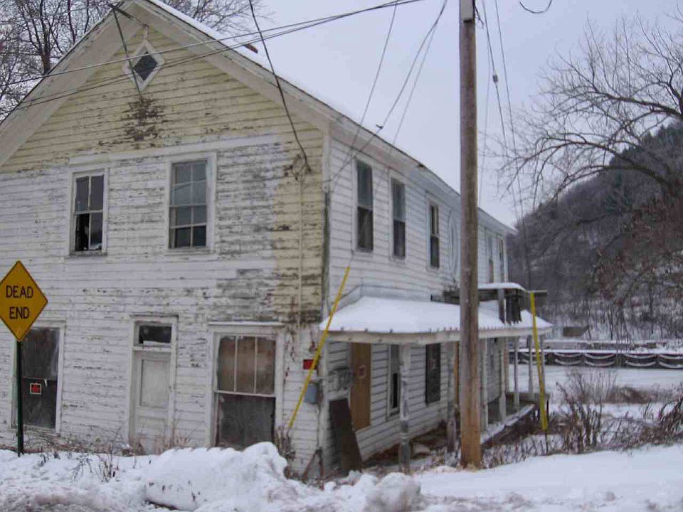 2nd image of 23-25 Main St